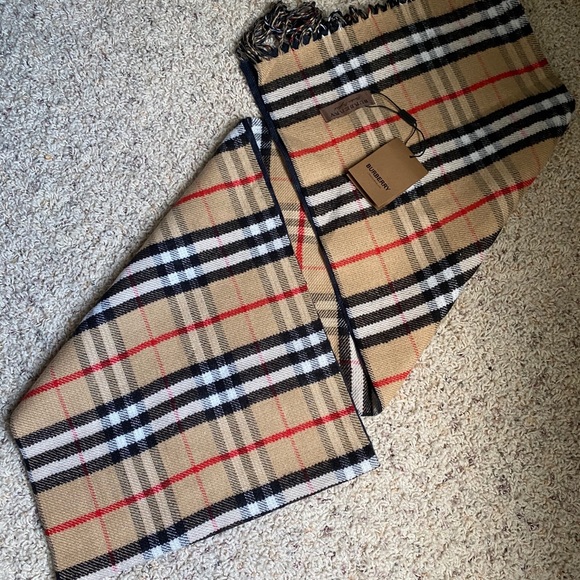 Burberry Scarf - Picture 4 of 4